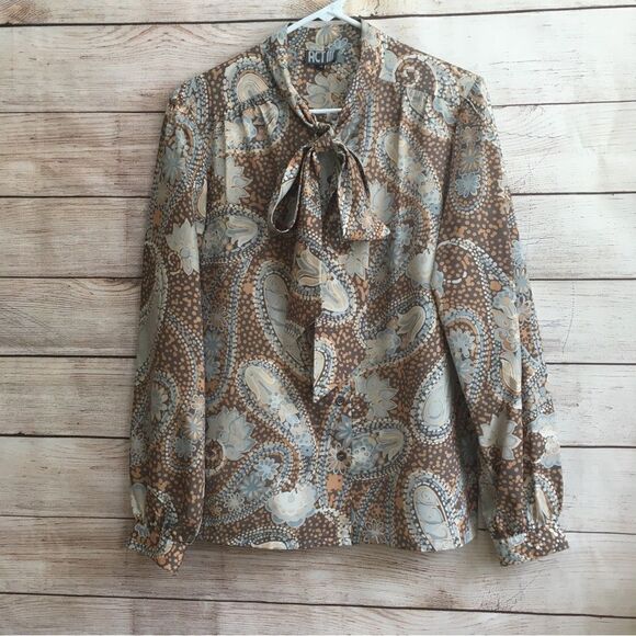 VINTAGE ACT III BLOUSE IN TAN AND BLUE PAISLEY‎ - Picture 1 of 6